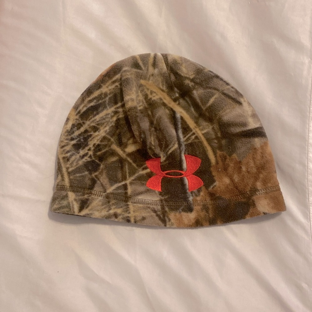 Women’s Under Armour camo beanie